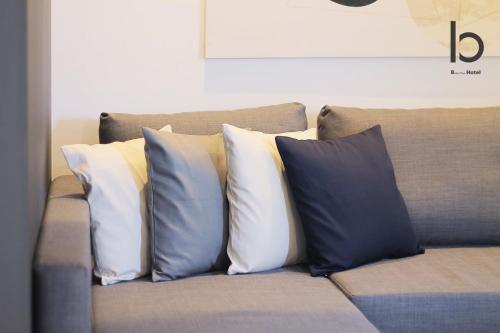 b hotel Heiwaodori 702 - Huge Apt in Famous Hiroshima Dori for 6p