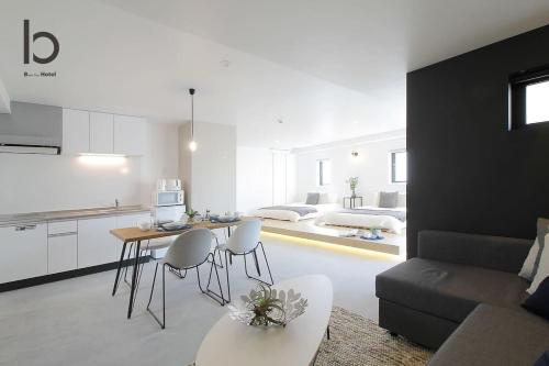 b hotel Heiwaodori 602 - Huge Apt in Famous Hiroshima Dori for 6p