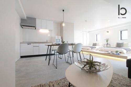 b hotel Heiwaodori 602 - Huge Apt in Famous Hiroshima Dori for 6p