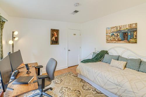 Χώρος καθιστικού στο Family-Friendly Loma Linda Retreat Walk to LLU