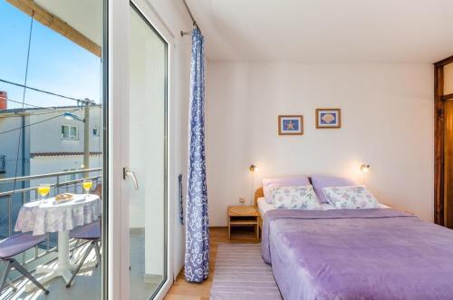 Postel nebo postele na pokoji v ubytování Apartments with a parking space Selce, Crikvenica - 22545