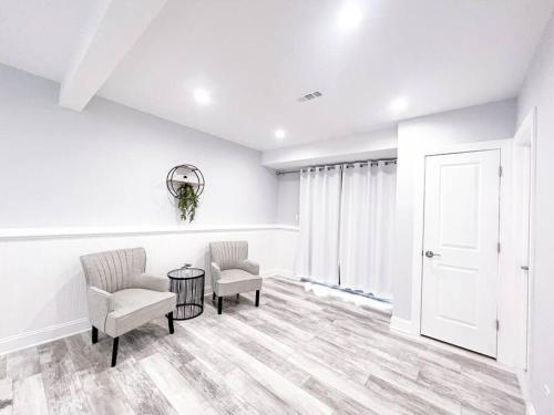 a living room with two chairs and a table at Cozy Getaway Lodge & Retreat in Mechanicsburg