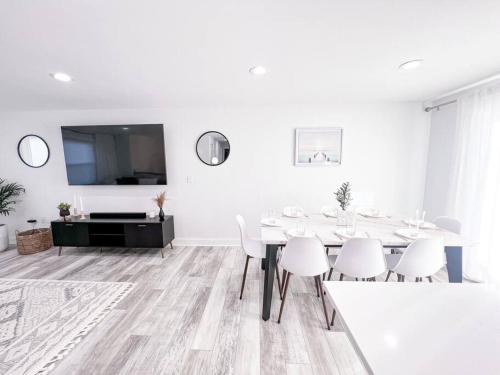 a white dining room with a table and white chairs at Cozy Getaway Lodge & Retreat in Mechanicsburg
