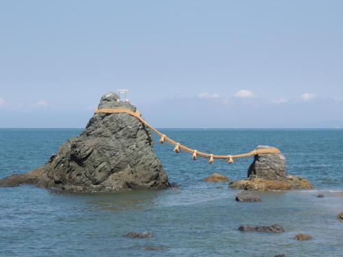 a rope tied to a rock in the ocean at Grand Mercure Ise-shima Resort & Spa in Shima