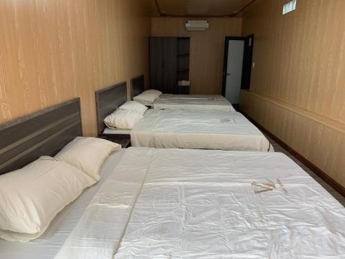 Ένα ή περισσότερα κρεβάτια σε δωμάτιο στο HOMESTAY ĐỒI GIÓ