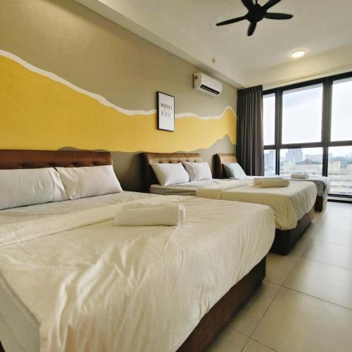 Katil atau katil-katil dalam bilik di New 2BR OR 3BR Serenity Homestay at Urban Suite by URBAN STAYCATIONS LOD