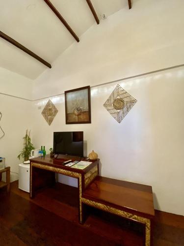 Μια τηλεόραση ή/και κέντρο ψυχαγωγίας στο Romantic Beach Villas