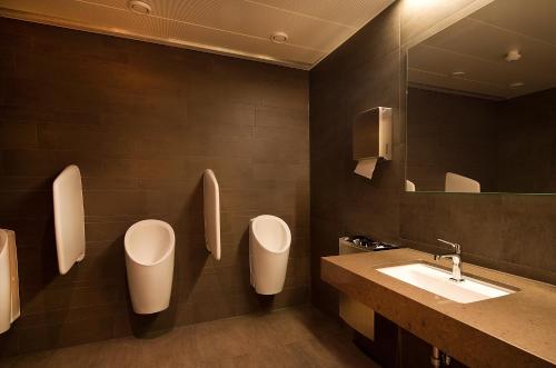 Un baño de Hôtel Glanis