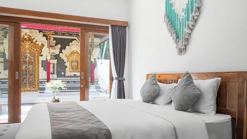 a bedroom with a bed and a window at Calm Woods Villa Near Pandawa Beach in Nusa Dua