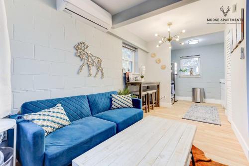 Χώρος καθιστικού στο The Moose #7 - Instaworthy Studio with Amazing Views, Free Parking & Heated King Bed