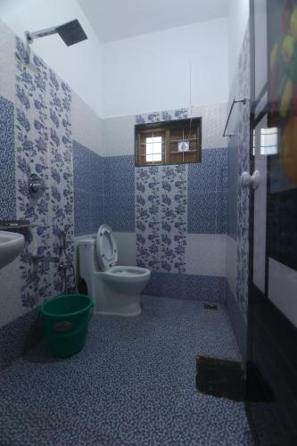 Koupelna v ubytování PERIYAR HOMES