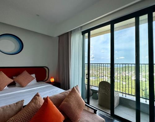 Giường trong phòng chung tại Hillside condo at Sunset town - Southern Phu Quoc