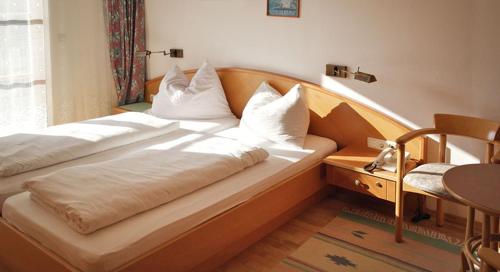 Ένα ή περισσότερα κρεβάτια σε δωμάτιο στο Landhaus Waldfrieden