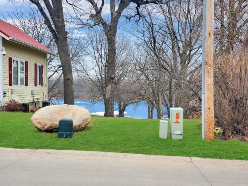 Fotografie z fotogalerie ubytování Morning View Cottage at the Lake v destinaci Arnolds Park