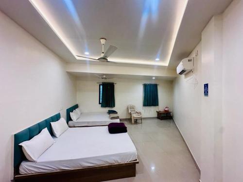 a hospital room with two beds and a ceiling at HOTEL SAHYOG in Rādhanpur