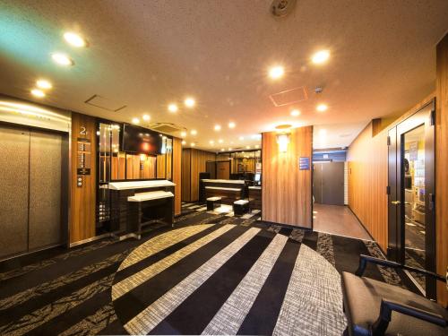 a dressing room with wooden walls and a striped floor at APA Hotel Kanku-Kishiwada in Kishiwada