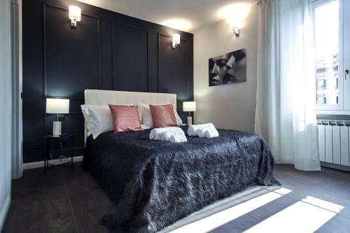 Ένα ή περισσότερα κρεβάτια σε δωμάτιο στο ChicLife SARONA Shenkin - Borgo Santa Caterina & Museum