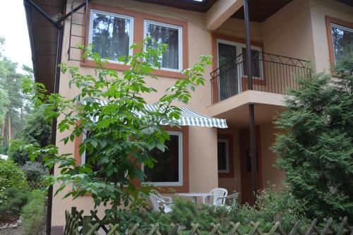 Φωτογραφία από το άλμπουμ του Ośrodek Wypoczynkowy Puszczyk Domek Akacjowy- Apartament -Willa σε Sierakow
