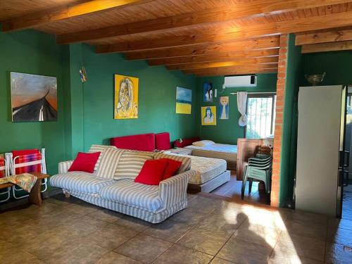 a living room with green walls and a couch at Departamento con vista al lago in Puerto Libertad