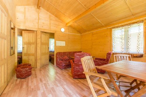 Gallery image of Ośrodek Wypoczynkowy "Puszczyk" Wolnostojące Domki z Bali in Sieraków