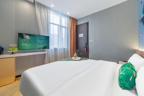Televisyen dan/atau pusat hiburan di Xinghe Yuezhi S Hotel to Guangzhou Yuexiu Park Railway Station Subway station -Conference CenterBaima Clothing City Flagship Store--Reputation Preferred