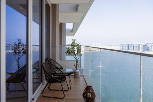 Beachfront Elegant 2BD Condo with Breathtaking Views -15AB01
