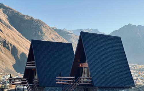 Budynek, w którym mieści się dom w stylu alpejskim