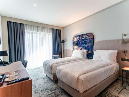 Ένα ή περισσότερα κρεβάτια σε δωμάτιο στο Mercure Sibiu Arsenal