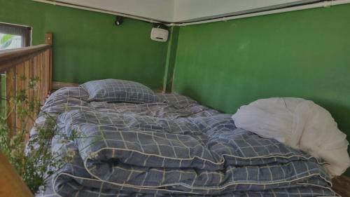 Ένα ή περισσότερα κρεβάτια σε δωμάτιο στο Vườn Trên Mây - Skyline Farm & Homestay