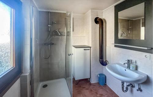a bathroom with a shower and a sink at 2 Bedroom Stunning Home In Oberelbert in Oberelbert