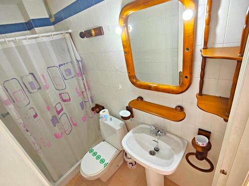 A bathroom at Global Immo 2071 Mediterraneo A 2-6