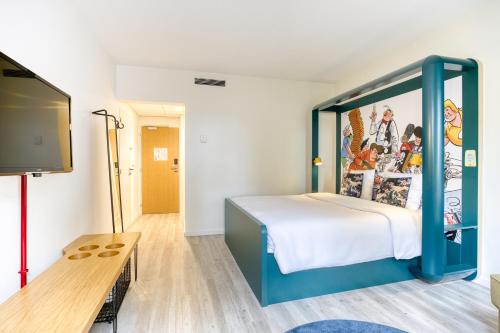 B&B HOTEL Brussels Centre Louiseにあるベッド