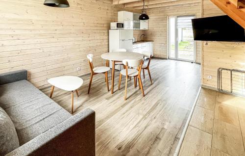 Η κουζίνα ή μικρή κουζίνα στο Gorgeous Home In Rewal With Wifi