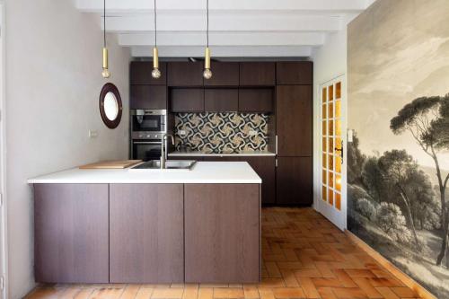 - une cuisine avec un îlot de cuisine dans une chambre dans l'établissement Réf 143 Seignosse Estagnots, Villa