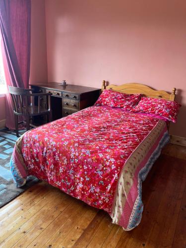 Katil atau katil-katil dalam bilik di Lovely double room in very good area