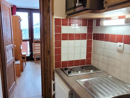 Photo de la galerie de l'établissement Studio rénové, accès direct aux pistes, balcon, tout confort - FR-1-181-2638, à La Plagne Tarentaise