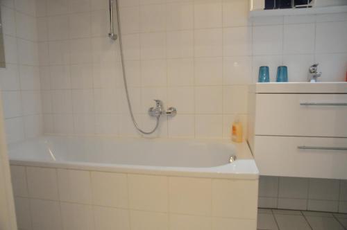Completely Renovated Apartment Top 16 - Easy Self Check in