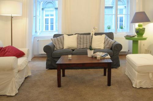 Completely Renovated Apartment Top 16 - Easy Self Check in