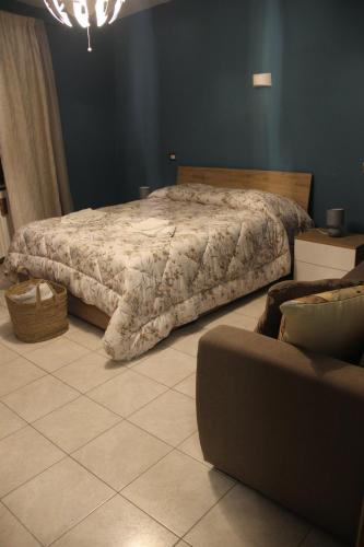 a bedroom with a bed and a couch at B&B Sud e Magia in Castelmezzano