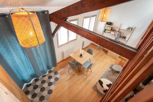 Χώρος καθιστικού στο Lovely little house with private garden in Paris