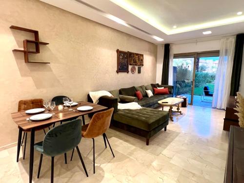 Un lugar para sentarse en Luxury apartments prestigia