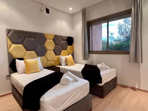Una cama o camas en una habitación de Luxury apartments prestigia