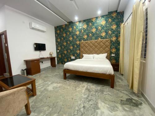 En eller flere senge i et værelse på Green Finch Resort