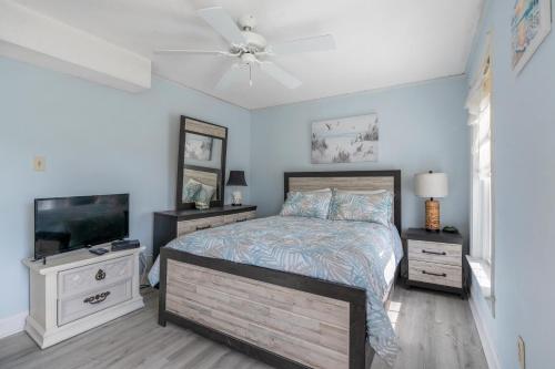 Ένα ή περισσότερα κρεβάτια σε δωμάτιο στο Madison Villas 16 - 3rd Row - Crescent Beach Section