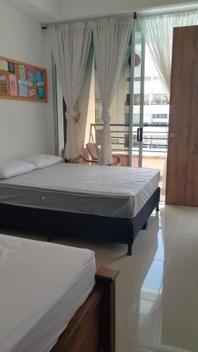 a bedroom with two beds and a balcony at Disfruta en Paraíso del Sol T9-402 in San Jerónimo