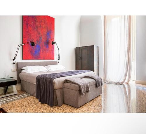a bedroom with a bed and a painting on the wall at Dimora Bormioli in Bari