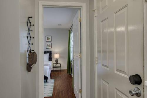 un pasillo con una puerta que conduce a un dormitorio en Golden Oasis: Luxurious 3-BR Home w/ Fun Galore! en Augusta