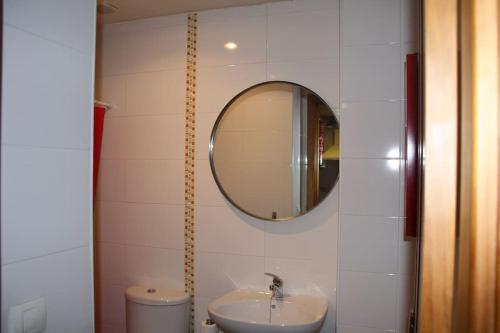 a bathroom with a sink and a mirror at Alojamiento 3Mara in San Isidro
