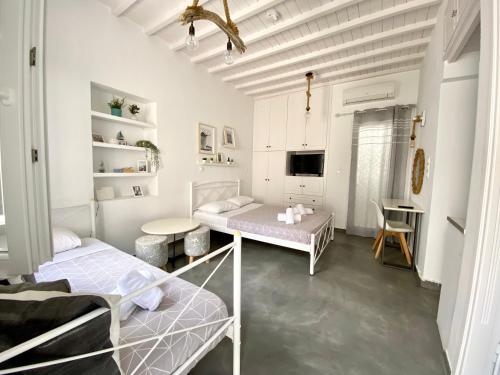 Elenita’s Mykonos town flat