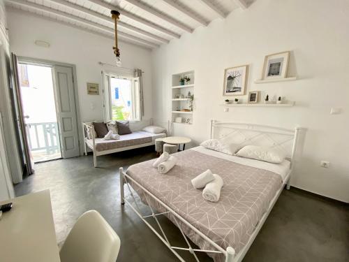 Elenita’s Mykonos town flat
